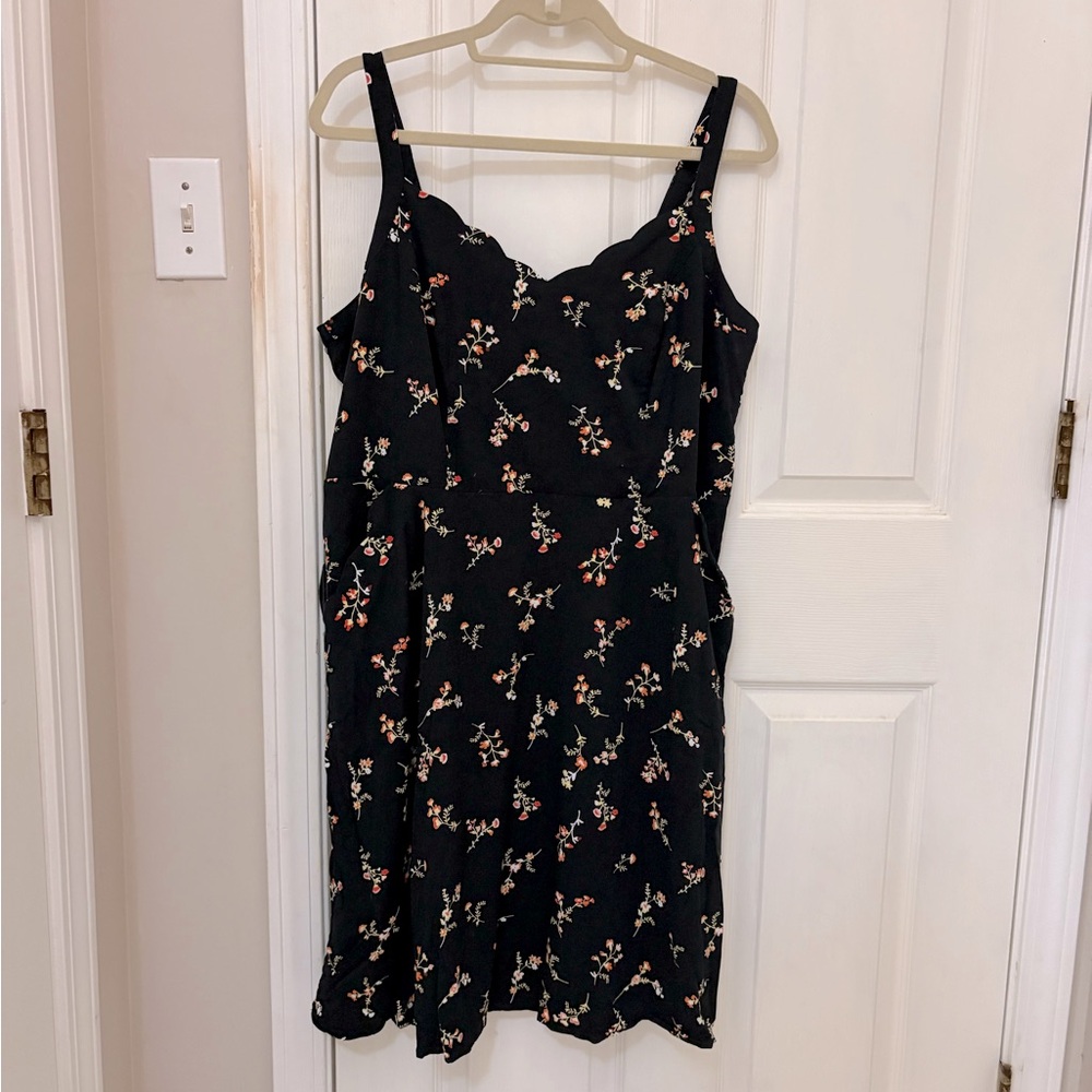 Market & Spruce Beatriz Scalloped Floral Print Dress with Smocked Back